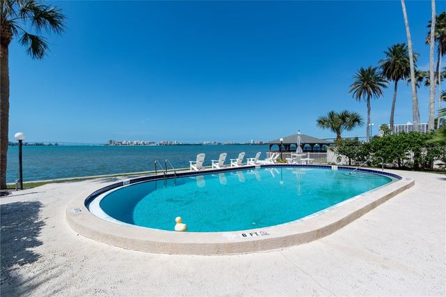 15 TURNER STREET 4, Clearwater, FL 33756