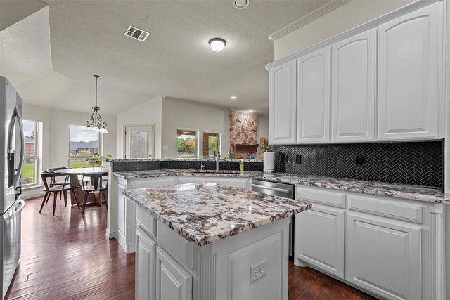 120 Kristin Drive, Aledo, TX 76008