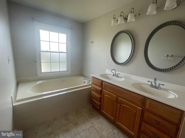 3 CROSS CUT LN, Fredericksburg, VA 22405