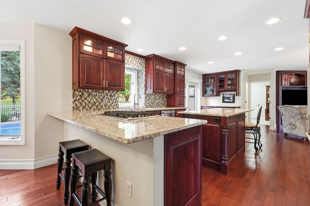 352 Wyndham Circle E, New Brighton, MN 55112