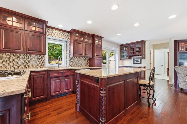 352 Wyndham Circle E, New Brighton, MN 55112