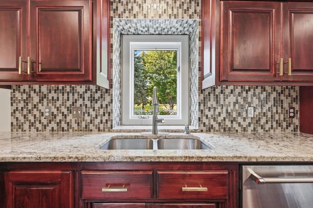 352 Wyndham Circle E, New Brighton, MN 55112
