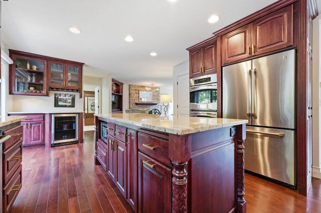 352 Wyndham Circle E, New Brighton, MN 55112
