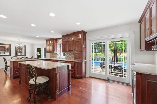 352 Wyndham Circle E, New Brighton, MN 55112