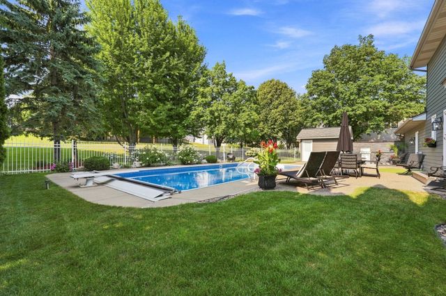 352 Wyndham Circle E, New Brighton, MN 55112