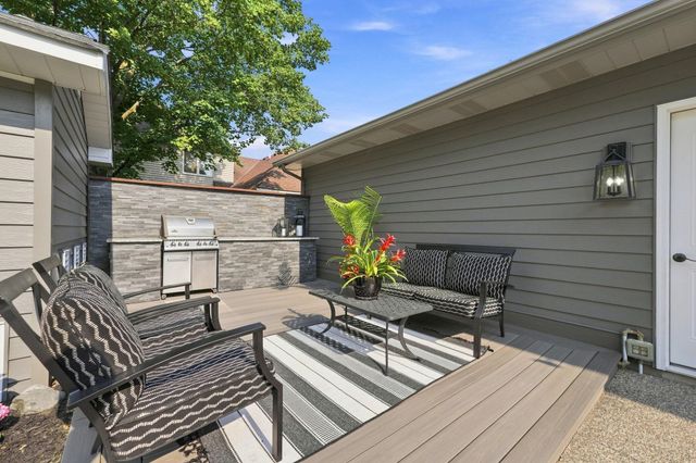 352 Wyndham Circle E, New Brighton, MN 55112