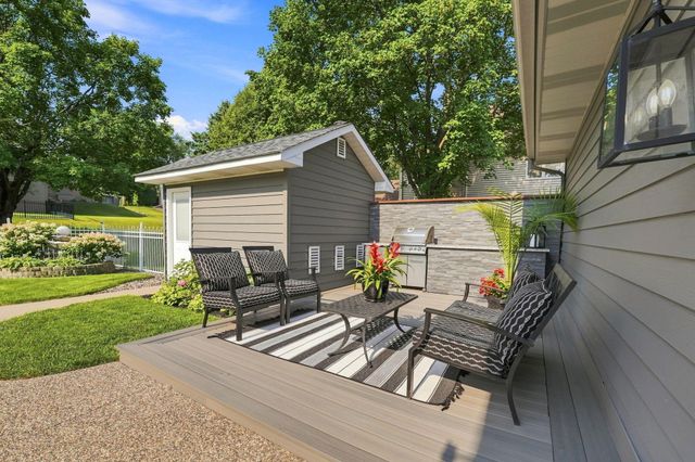 352 Wyndham Circle E, New Brighton, MN 55112