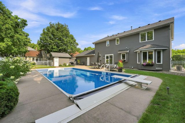 352 Wyndham Circle E, New Brighton, MN 55112
