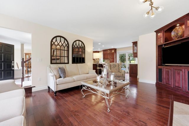 352 Wyndham Circle E, New Brighton, MN 55112
