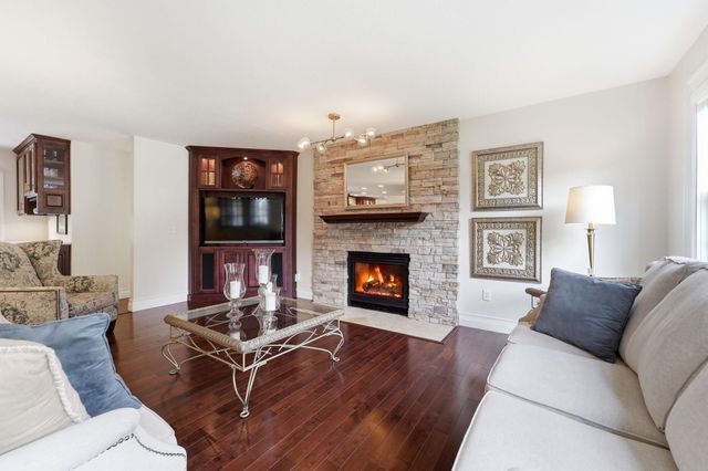 352 Wyndham Circle E, New Brighton, MN 55112