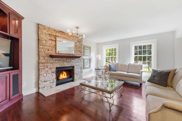 352 Wyndham Circle E, New Brighton, MN 55112