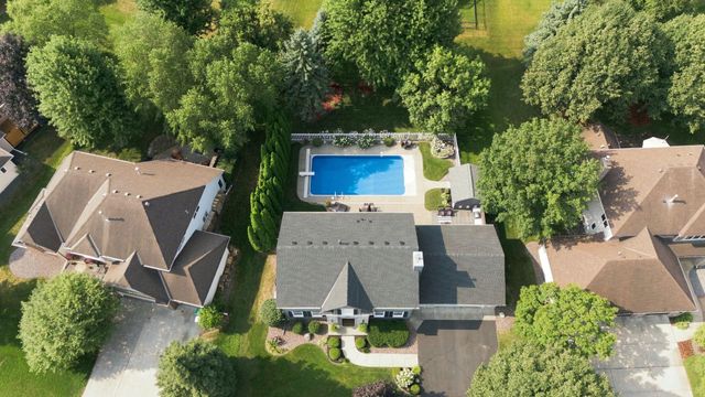 352 Wyndham Circle E, New Brighton, MN 55112