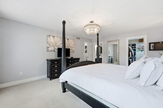 352 Wyndham Circle E, New Brighton, MN 55112