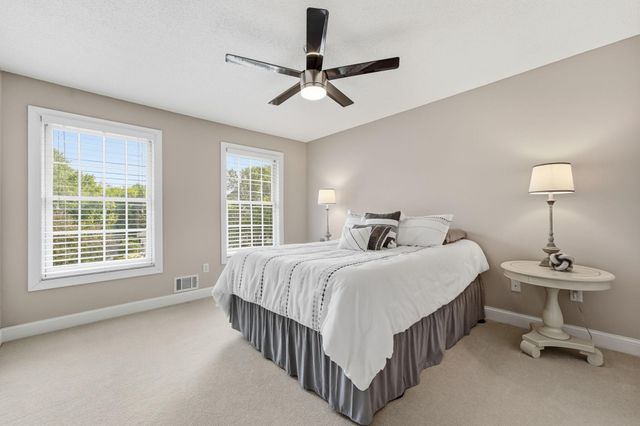 352 Wyndham Circle E, New Brighton, MN 55112