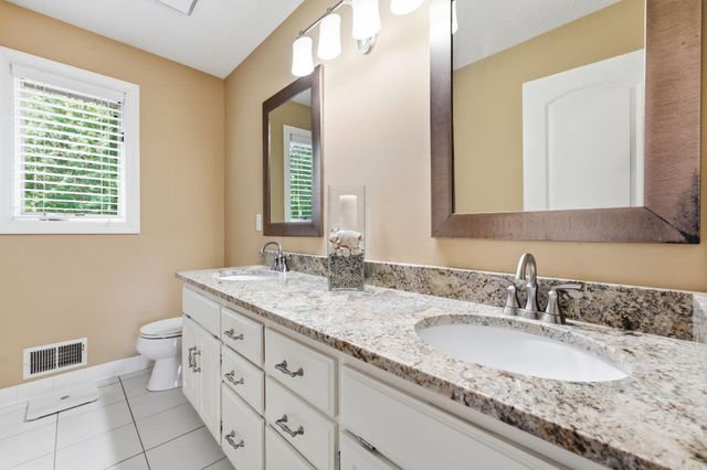 352 Wyndham Circle E, New Brighton, MN 55112