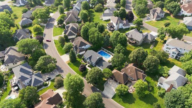352 Wyndham Circle E, New Brighton, MN 55112