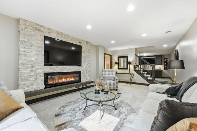 352 Wyndham Circle E, New Brighton, MN 55112