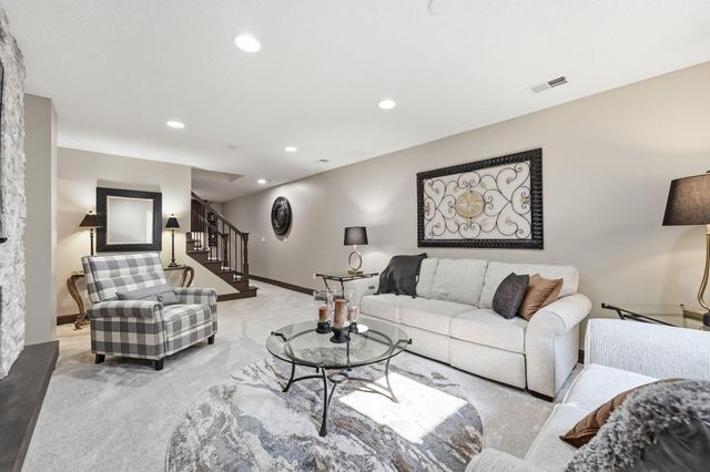 352 Wyndham Circle E, New Brighton, MN 55112