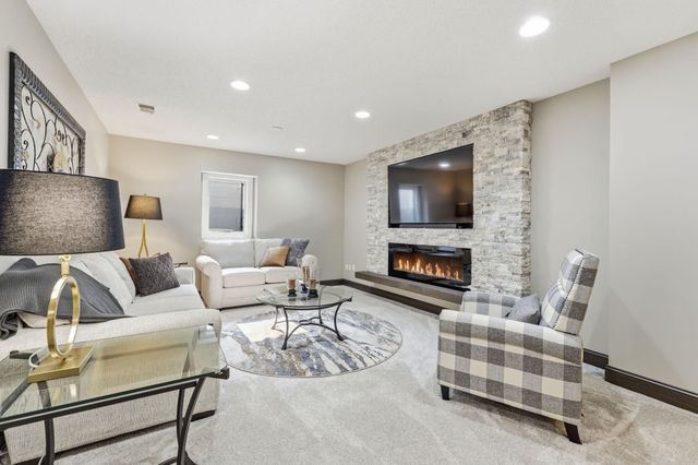 352 Wyndham Circle E, New Brighton, MN 55112