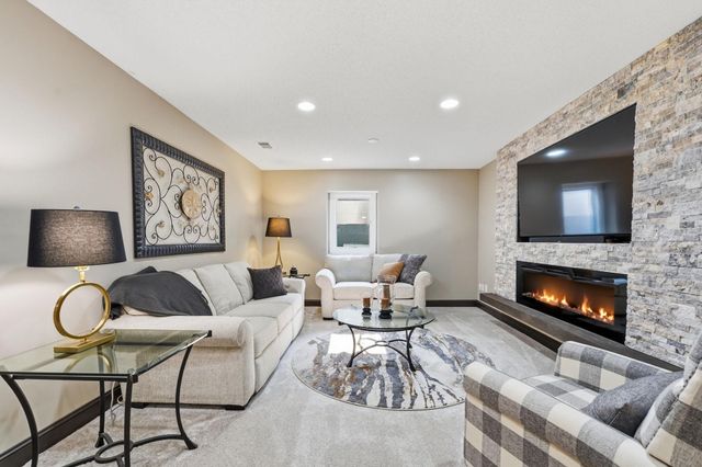352 Wyndham Circle E, New Brighton, MN 55112