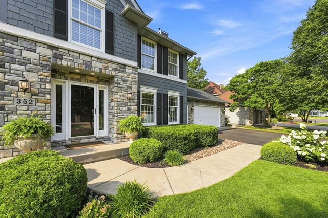 352 Wyndham Circle E, New Brighton, MN 55112