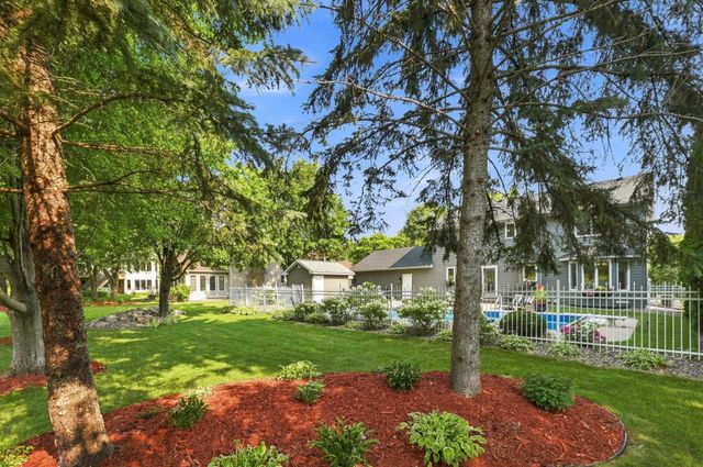 352 Wyndham Circle E, New Brighton, MN 55112