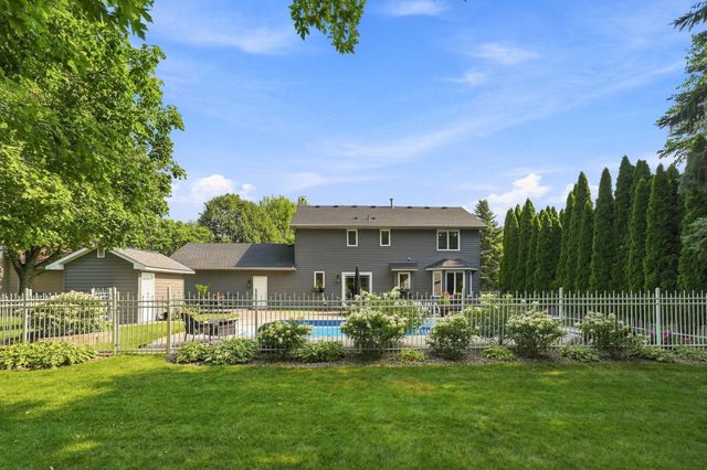 352 Wyndham Circle E, New Brighton, MN 55112