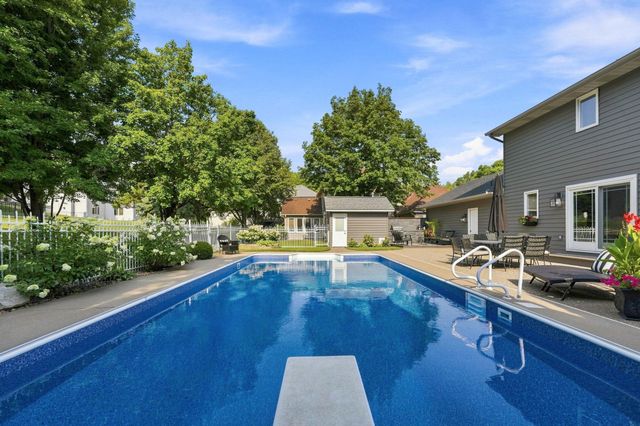 352 Wyndham Circle E, New Brighton, MN 55112