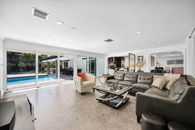 7700 SW 139th Ter, Palmetto Bay, FL 33158