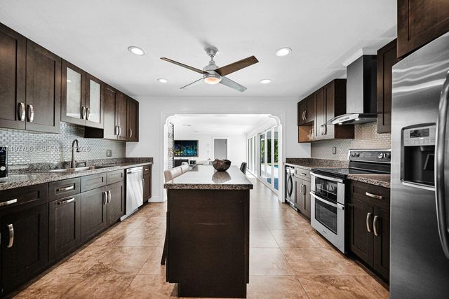 7700 SW 139th Ter, Palmetto Bay, FL 33158