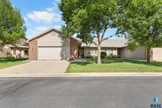 8206 S Brenda Pl, Sioux Falls, SD 57108
