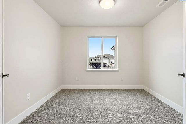 6520 W 29th Ct, Kennewick, WA 99338