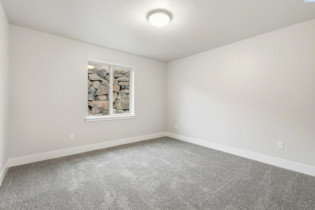 6520 W 29th Ct, Kennewick, WA 99338