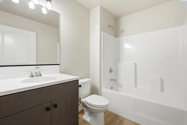 6520 W 29th Ct, Kennewick, WA 99338