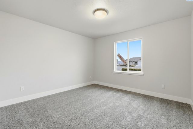 6520 W 29th Ct, Kennewick, WA 99338