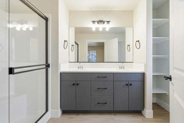 6520 W 29th Ct, Kennewick, WA 99338