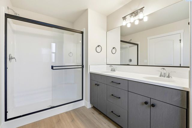 6520 W 29th Ct, Kennewick, WA 99338