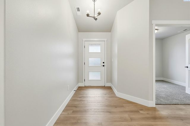 6520 W 29th Ct, Kennewick, WA 99338