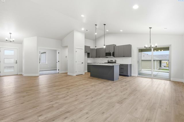 6520 W 29th Ct, Kennewick, WA 99338