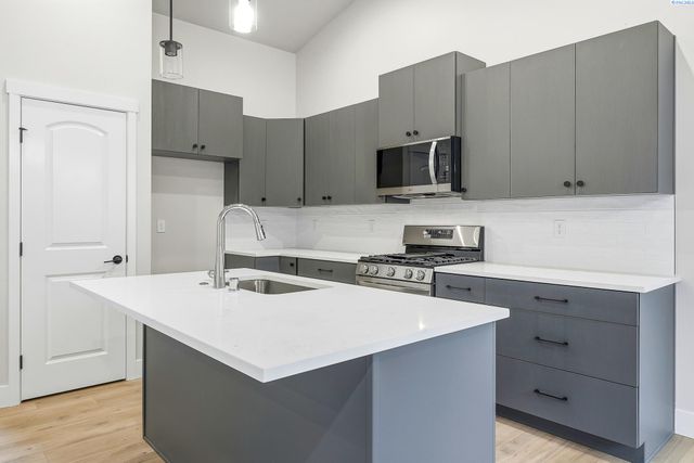 6520 W 29th Ct, Kennewick, WA 99338