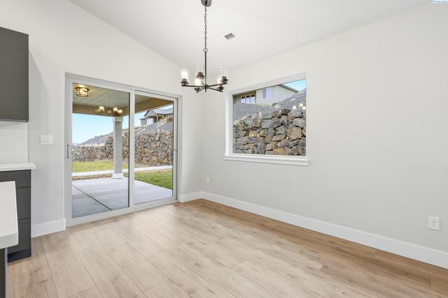 6520 W 29th Ct, Kennewick, WA 99338