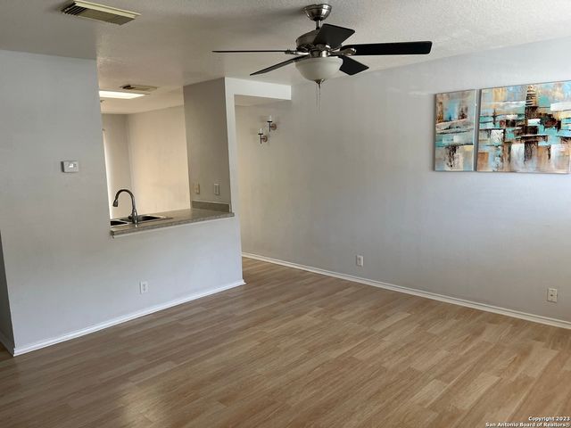 15 McLennan Oak, San Antonio, TX 78240