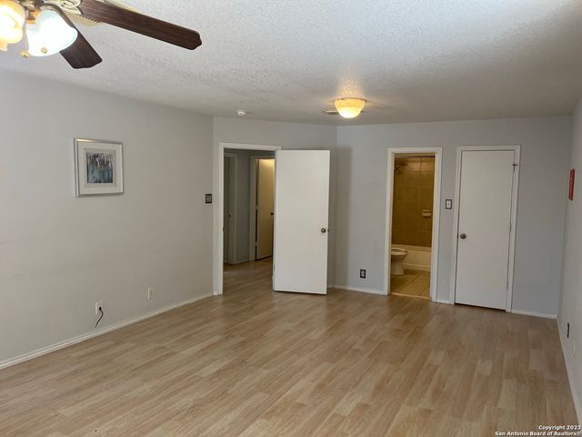 15 McLennan Oak, San Antonio, TX 78240