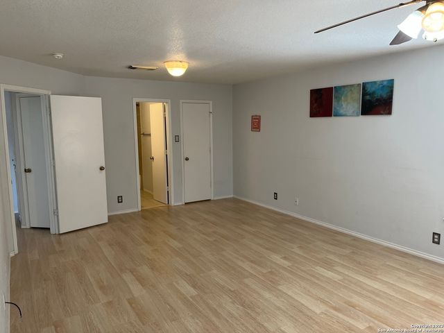 15 McLennan Oak, San Antonio, TX 78240