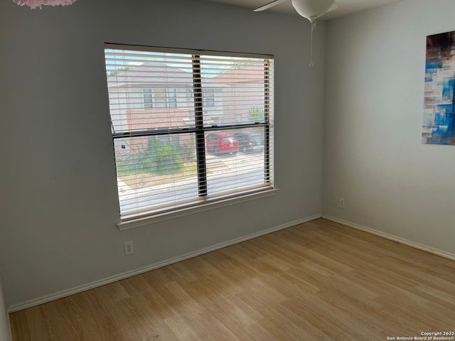 15 McLennan Oak, San Antonio, TX 78240