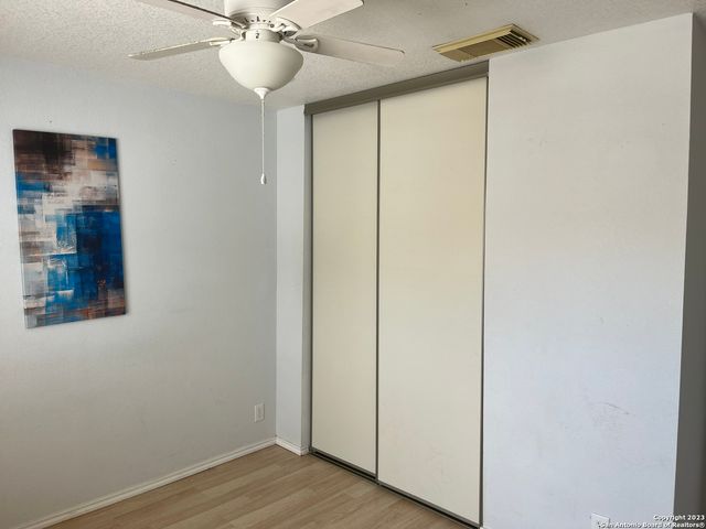 15 McLennan Oak, San Antonio, TX 78240