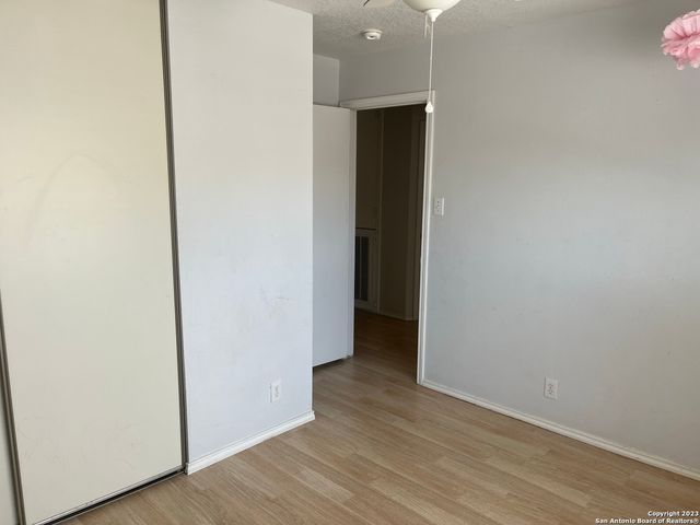 15 McLennan Oak, San Antonio, TX 78240