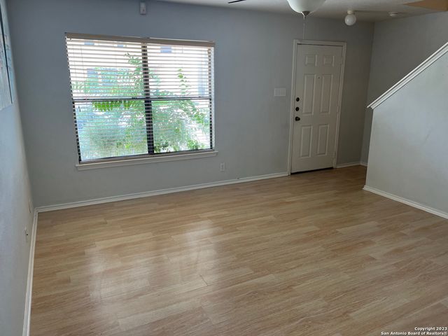 15 McLennan Oak, San Antonio, TX 78240