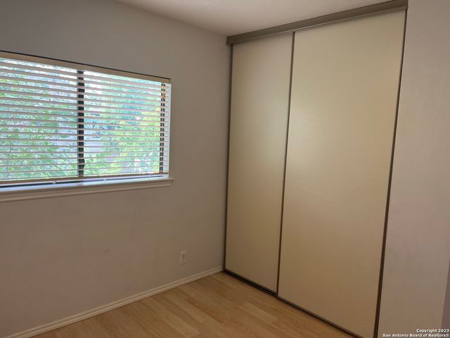 15 McLennan Oak, San Antonio, TX 78240