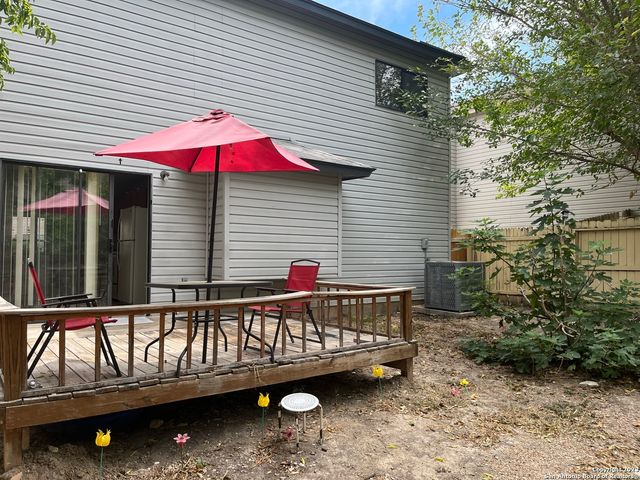 15 McLennan Oak, San Antonio, TX 78240
